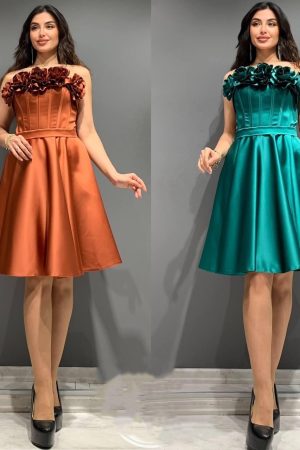 Rochie scurtă din tafta pe cloș cu corset si aplicatii trandafirii