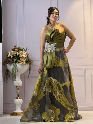 Rochie lungă de ocazie cu imprimeu muștar si fundă pe talie