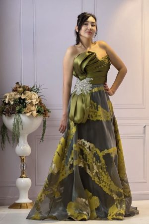Rochie lungă de ocazie cu imprimeu muștar si fundă pe talie