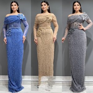 Rochie lungă pe corp din dantela cu mâneci