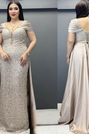 Rochie lungă aurie pe corp din dantela cu trena din tafta