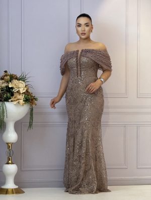Rochie lungă pe corp elegantă din dantelă cu paiete  si umerii căzuți cu aplicatii perle