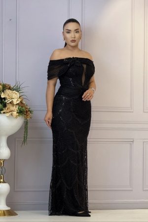 Rochie lungă elegantă din dantela cu perle si umerii căzuți