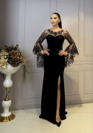 Rochie lunga neagră din catifea tip sirena cu șliț pe picior si mâneci evazate - imagine 3