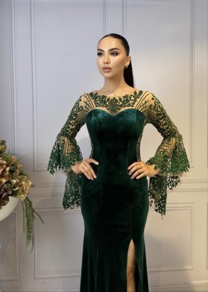Rochie lunga verde din catifea tip sirena cu șliț pe picior si mâneci evazate - imagine 2