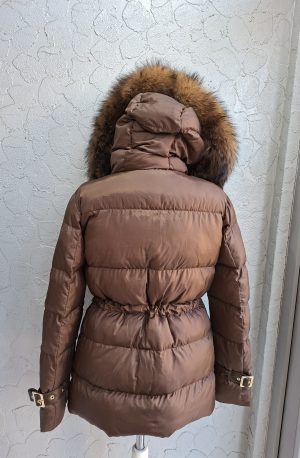 Geacă scurtă maro cu blană naturală de vulpe detașabilă și șnur pe talie - imagine 3