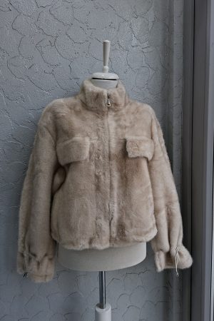 Jachetă bej din blană artificiala cu fermoar si buzunare